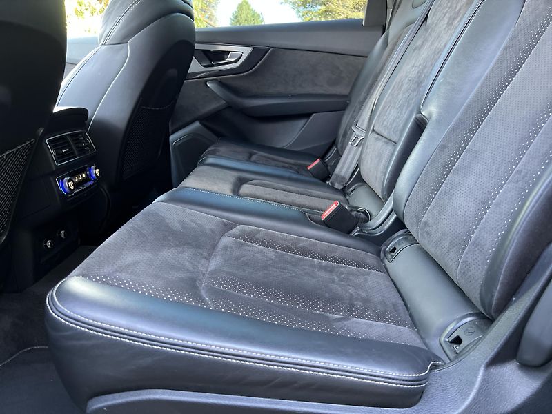 Audi Q7 3.0TDi QUATTRO S-LINE ČR DPH - fotka 27 z 43