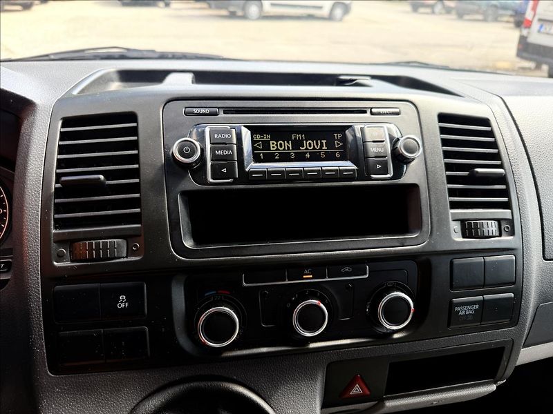 Volkswagen Transporter 2,0 TDi  6 Míst - fotka 13 z 24