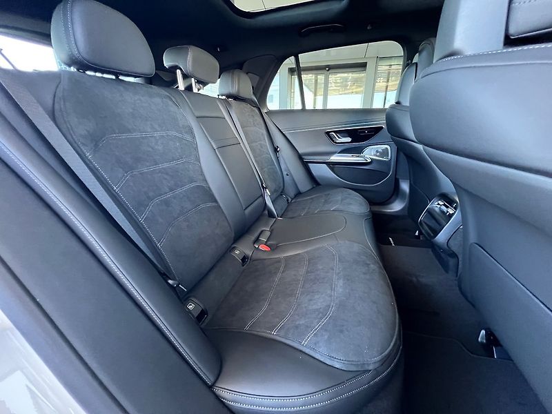 Mercedes-Benz Třídy E (2025) 300 de 4MATIC kombi s EQ - fotka 19 z 35