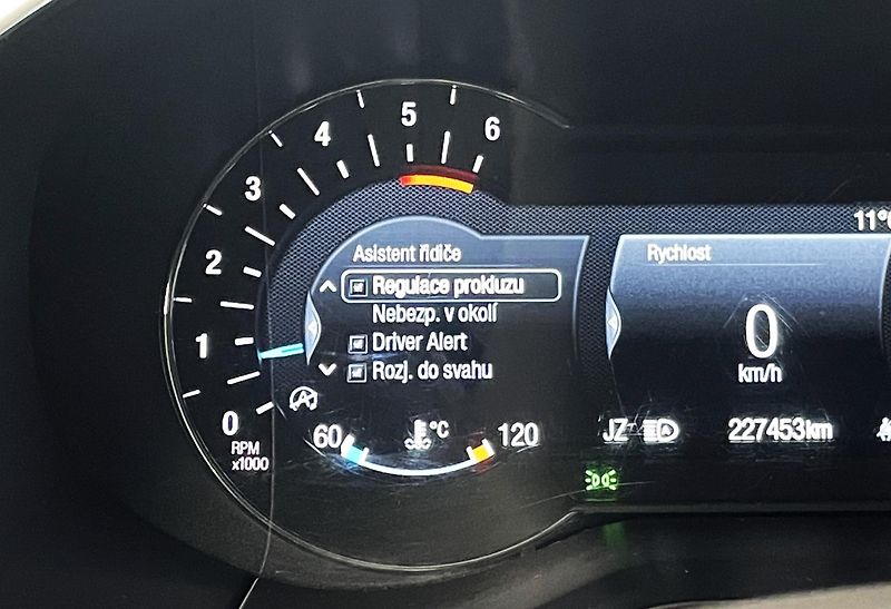 Ford S-MAX Titanium 2,0D 110kW 7 MÍST, ČR - fotka 21 z 28