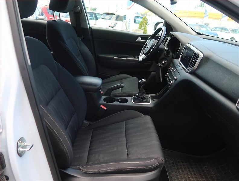 Kia Sportage (2020) 1.6 GDI, Tempomat - fotka 9 z 14