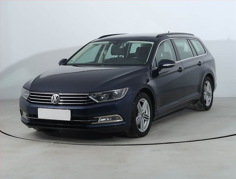 Volkswagen Passat (2017) 2.0 TDI, Automat, Serv.kniha - fotka 2 z 22