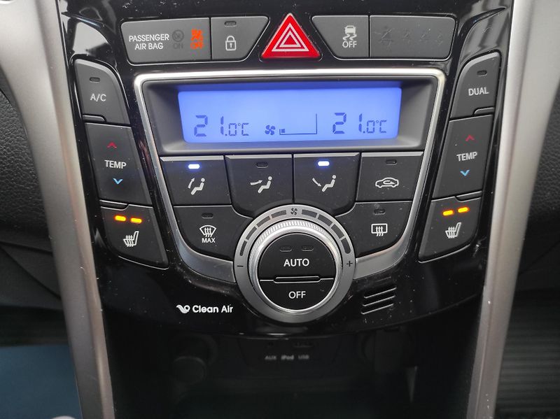 Hyundai i30 1.6 CRDI 94kw Trikolor - fotka 16 z 43