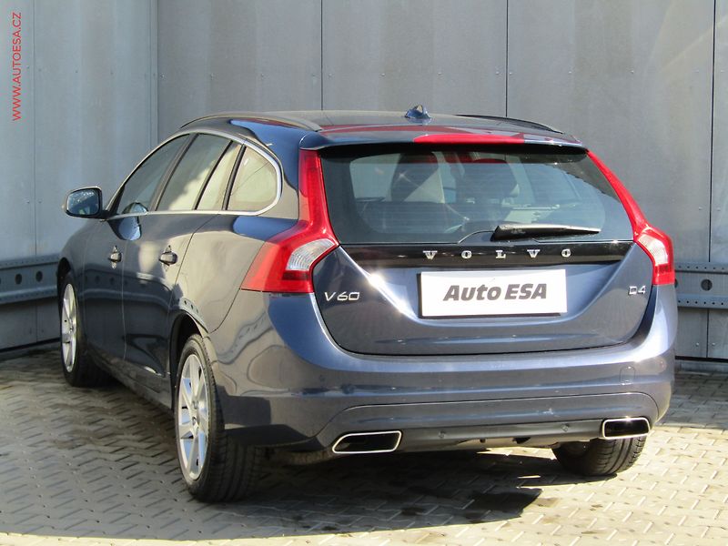 Volvo V60 (2014) 2.0 D, ČR, AC, TZ, park.asist - fotka 6 z 19
