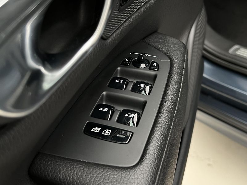 Volvo S90 D4 MOMENTUM 1. maj. - fotka 41 z 43