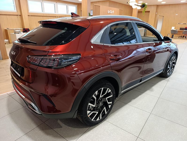 Kia XCeed 1,6 T-GDi 7DCT STEEL ED. 132kw - fotka 9 z 10