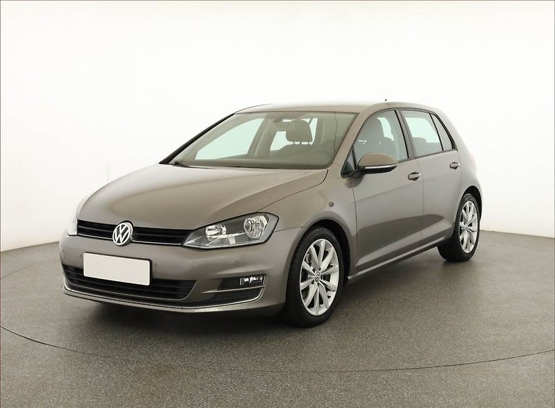 Volkswagen Golf (2015) 1.6 TDI, Navi, Tempomat - fotka 2 z 17