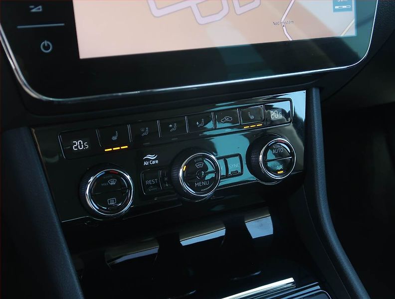 Škoda Superb (2019) Laurin&Klement 2.0 TDI - fotka 17 z 26