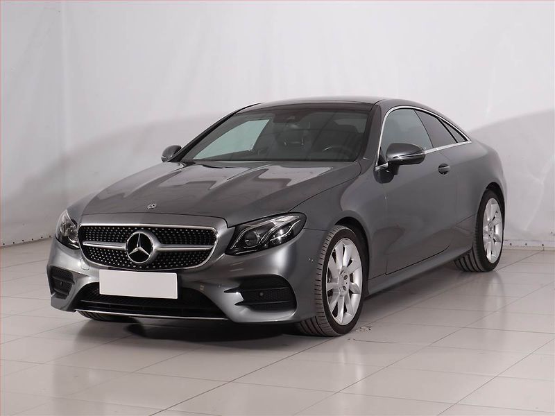 Mercedes-Benz Třídy E (2018) Elegance E 200 4MATIC - fotka 2 z 19