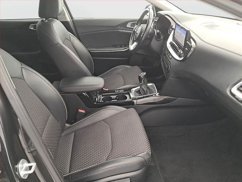 Kia XCeed (2019) 1.4 T-GDI, Serv.kniha, Kůže - fotka 9 z 21