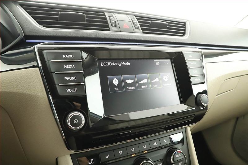 Škoda Superb (2015) Laurin&Klement 2.0 TDI - fotka 11 z 20