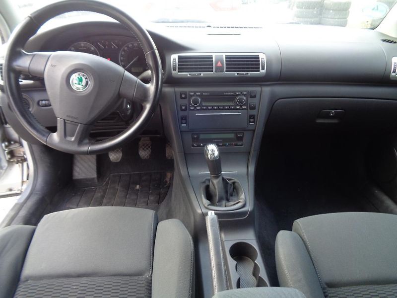 Škoda Superb 2,0 TDI - fotka 7 z 11