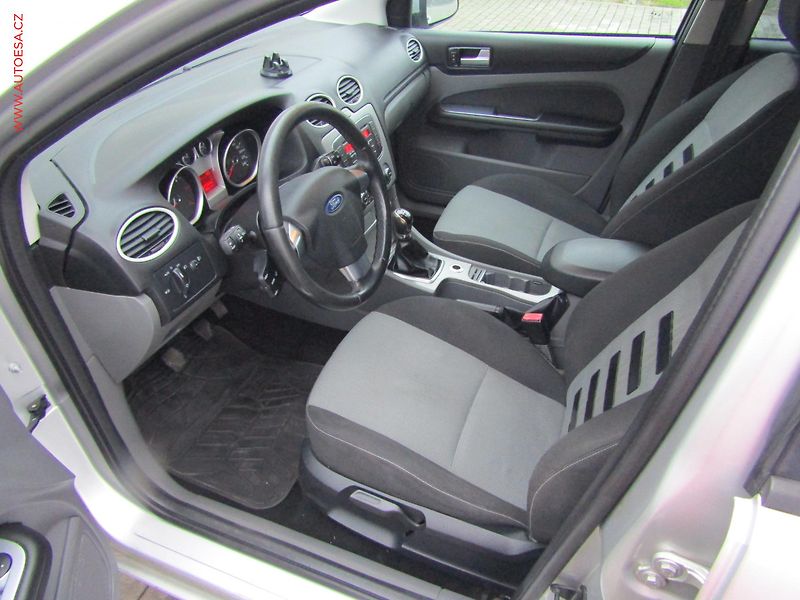 Ford Focus (2010) 1.6TDCi, 2.maj, Klima - fotka 9 z 15