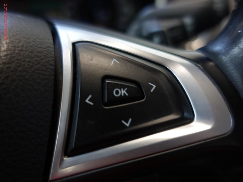 Ford Mondeo (2015) 2.0 TDCi, AT, xenon, park - fotka 16 z 24