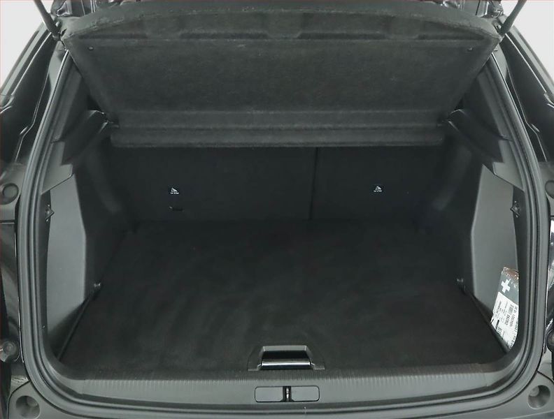 Peugeot 2008 (2021) GT 50 kWh, SoH 87%, Automat - fotka 14 z 23