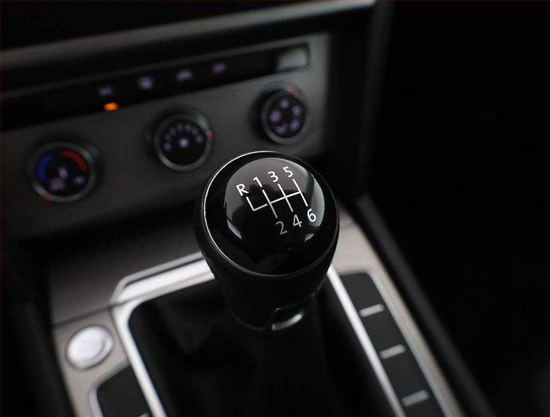 Volkswagen Passat (2017) 2.0 TDI, Serv.kniha, Navi - fotka 11 z 15