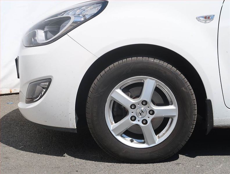 Hyundai ix20 (2013) 1.4 CVVT, Serv.kniha - fotka 13 z 16