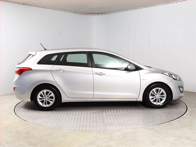 Hyundai i30 (2016) 1.6 GDI, Serv.kniha, Tempomat - fotka 6 z 14