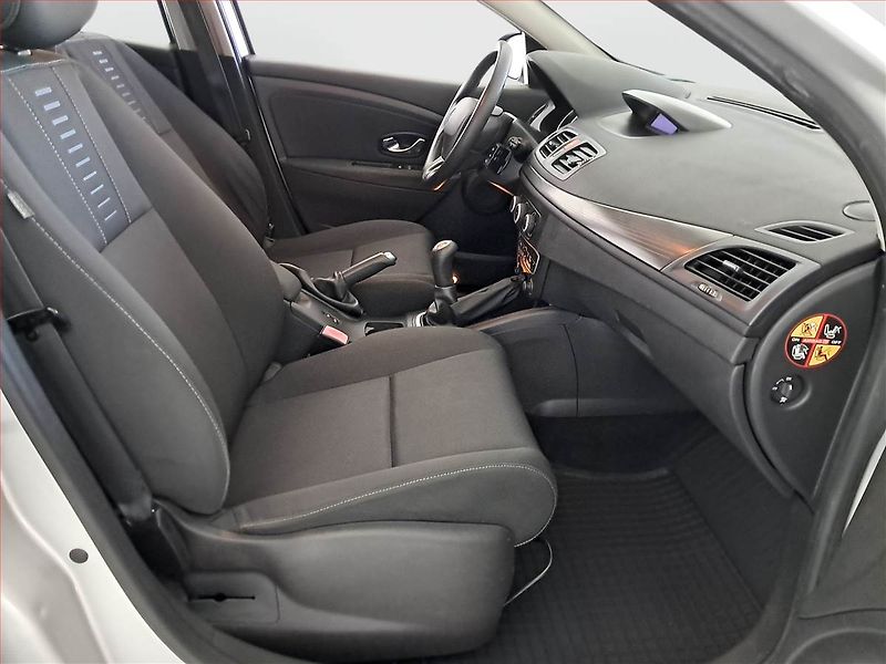 Renault Mégane (2011) 1.5 dCi, nová STK, servisované - fotka 9 z 15
