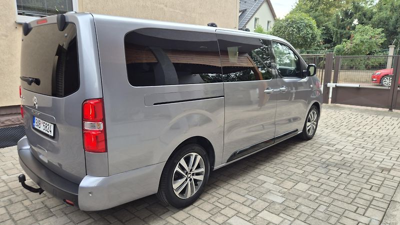 Peugeot Traveller (2021) 2.0 BlueHDi ALLURE L3 - fotka 6 z 25