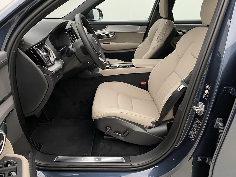 Volvo XC90 (2026) T8 AWD Plug-in CORE 7m - fotka 3 z 64