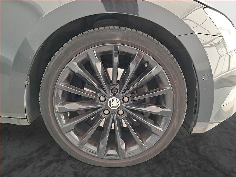 Škoda Superb (2015) Laurin&Klement 2.0 TDI 4x4 - fotka 15 z 22