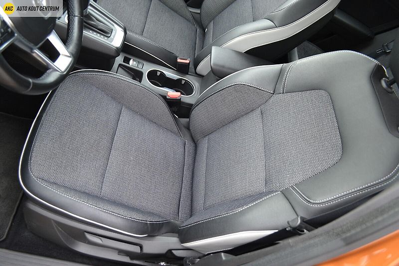 Renault Captur Intens E-TECH HYBRID 145 - fotka 19 z 45