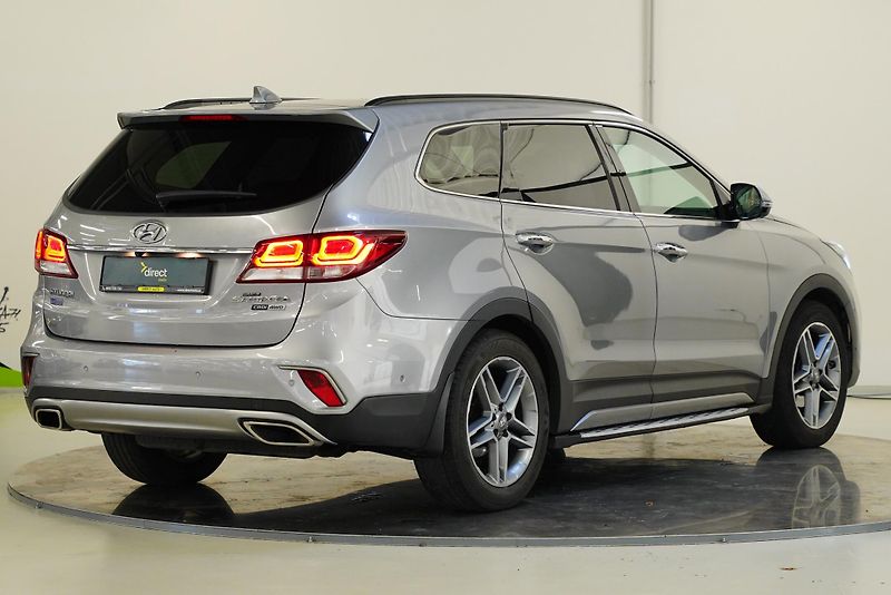 Hyundai Grand Santa Fe - fotka 2 z 29