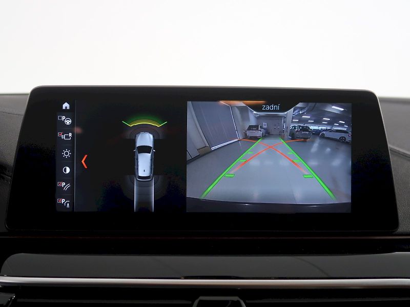 BMW Řada 5 (2018) LUXURY LINE 540d xDRIVE TAŽNÉ - fotka 29 z 38