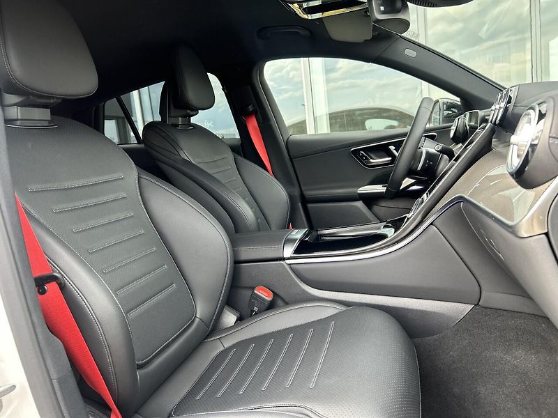 Mercedes-Benz GLC 200d 4MATIC kupé AMG - fotka 16 z 28