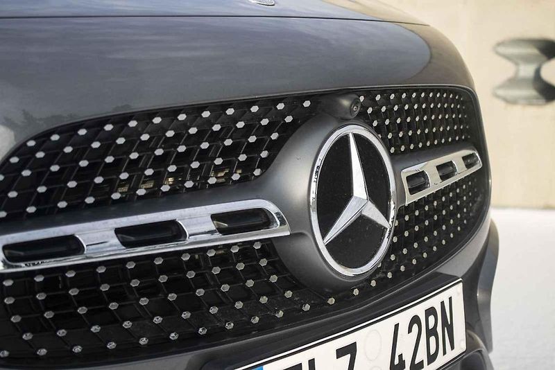 GLA s hybridem do zásuvky je ideální volbou do města a okolí.