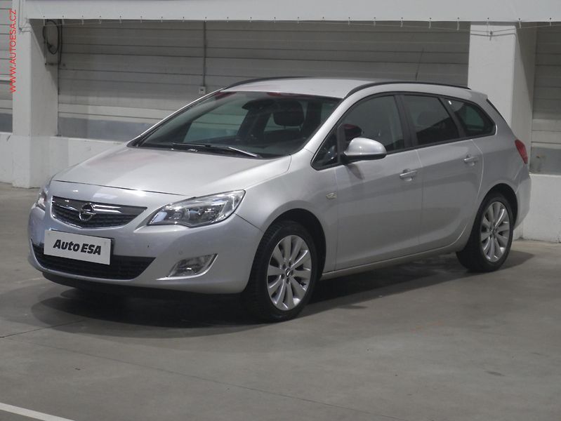 Opel Astra (2011) 1.4T, AC, tempo - fotka 3 z 14