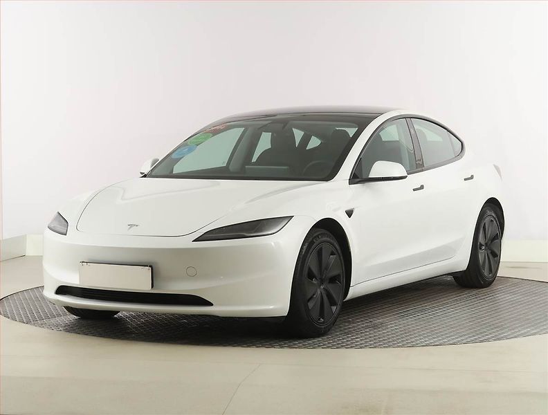 Tesla Model 3 (2025) Long Range RWD 79kWh, SoH 94% - fotka 2 z 27