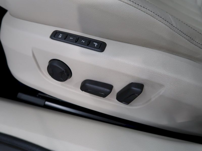 Škoda Superb (2022) LAURIN&KLEMENT 2.0TSI 140KW DS - fotka 14 z 49