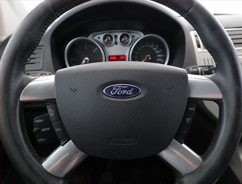 Ford Kuga (2011) 2.0 TDCi, Tempomat - fotka 8 z 16