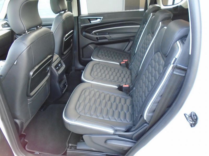 Ford S-MAX 2,0EcoBlue 140kW Vignale 8AT 7 - fotka 16 z 46
