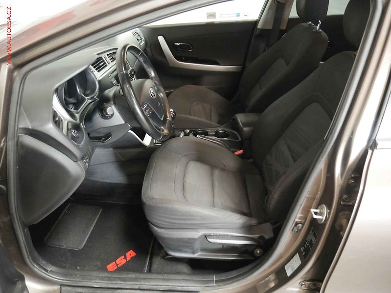 Kia Ceed (2014) 1.4 CVVT, ČR, AC, temp - fotka 9 z 18