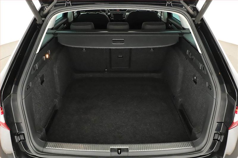 Škoda Superb (2016) Comfort 2.0 TDI, Automat, Navi - fotka 11 z 19
