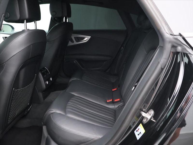 Audi A7 Sportback 3,0 TDI 235kW S-Line - fotka 15 z 35