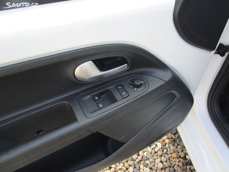 Volkswagen up! 1,0MPI - 48KW - NOVÁ STK - fotka 15 z 25