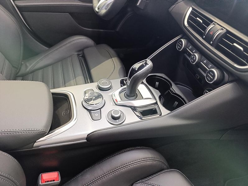 Alfa Romeo Giulia (2026) Veloce 2,2 JTDm 210k Q4 - fotka 19 z 20