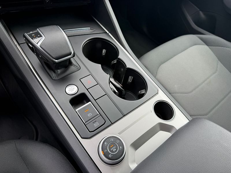 Volkswagen Touareg Basic  3,0TDI 170kW Tažné - fotka 8 z 17