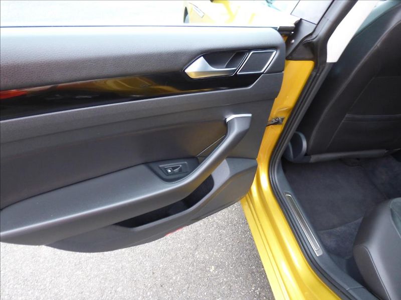 Volkswagen Arteon 2,0 TSI DSG,Navi,Kessy  Elegan - fotka 36 z 51