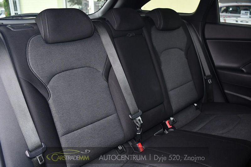 Hyundai i30 1.6CRDi SMART KAMERA CARPLAY - fotka 20 z 50