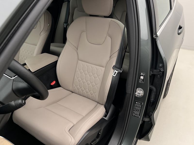 Volvo XC60 B5 AWD BRIGHT PLUS CZ 1. maj. - fotka 19 z 46