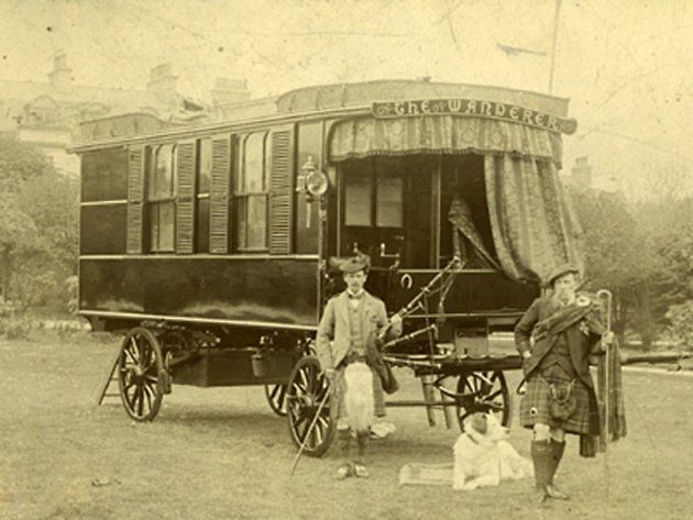 Historický první vyrobený karavan pro autora dobrodružných románů pro mládež Williama Gordona Stablese, který jej pojmenoval Wanderer., zdroj: Wikimedia Commons, neznámý autor, volné dílo