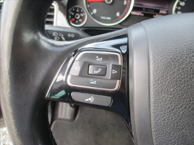 Volkswagen Touareg 3,0 TDI, DSG,servis,el.tažné - fotka 23 z 30