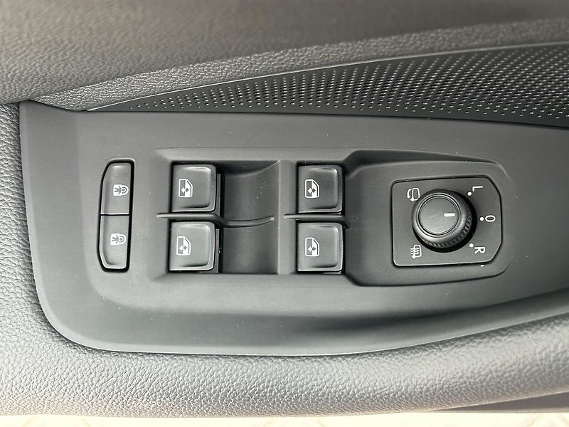 Škoda Superb 2.0 TDI L & K - fotka 16 z 30