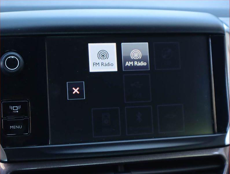Peugeot 2008 (2013) 1.2 VTi, Serv.kniha, Navi - fotka 17 z 17