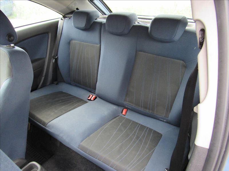 Opel Corsa 1,2 i 59kW - fotka 10 z 26